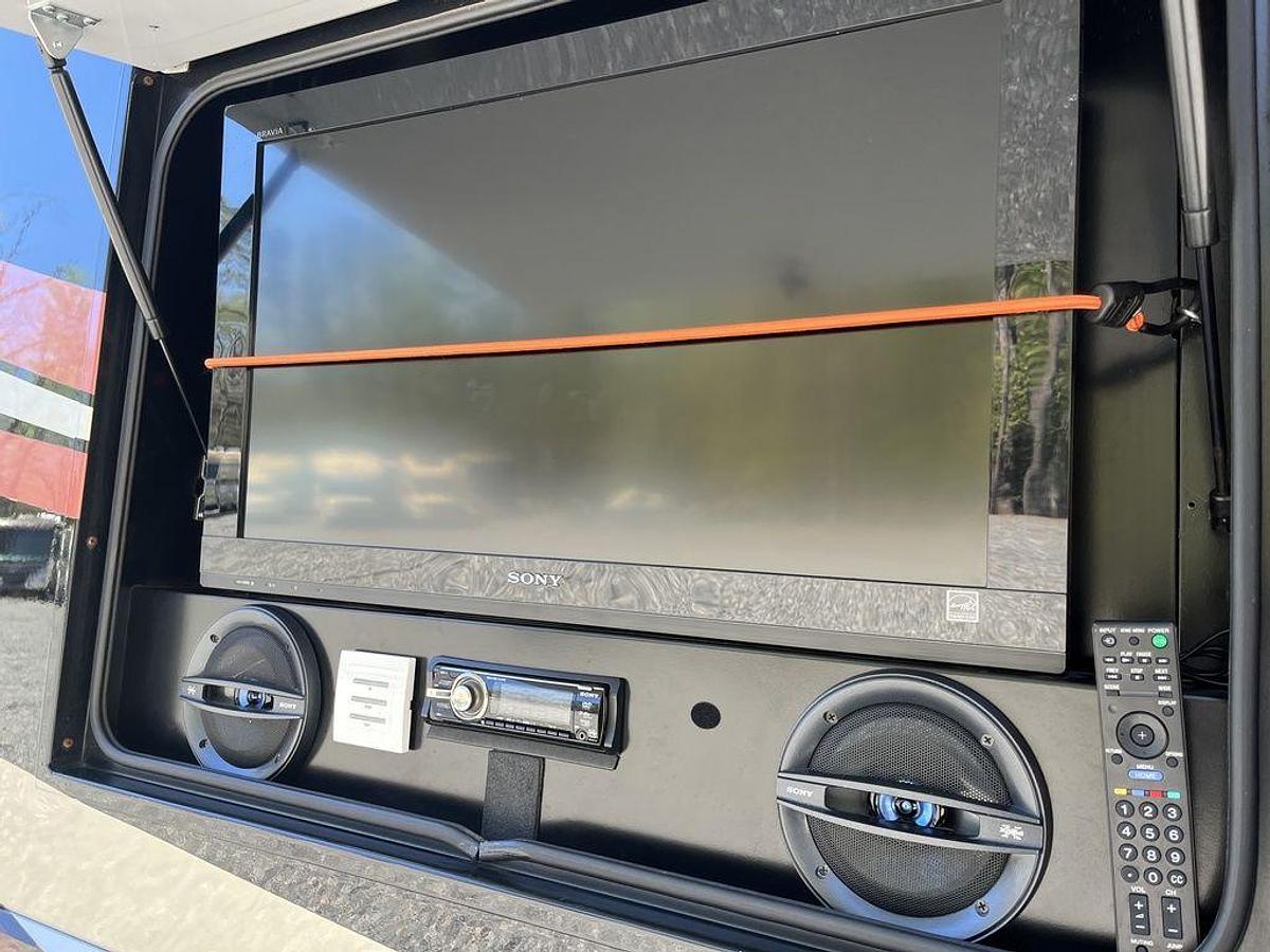 Used 2012 American Coach Revolution 42W