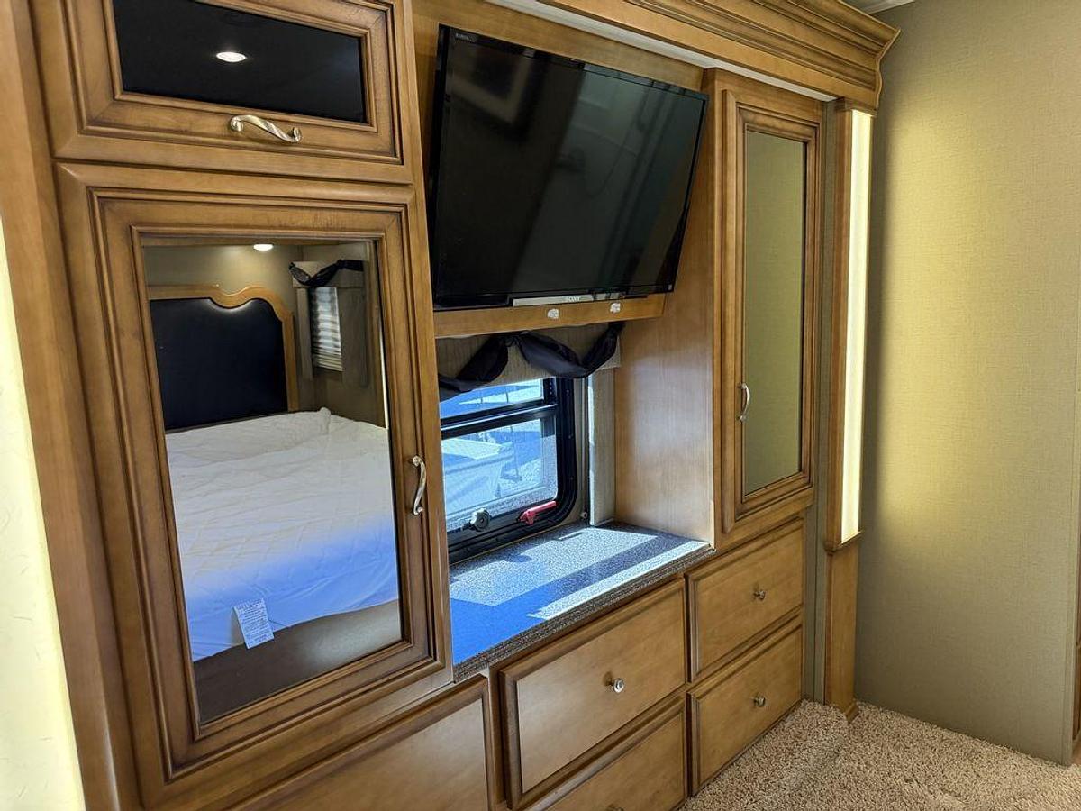 Used 2014 Newmar Canyon Star 3953