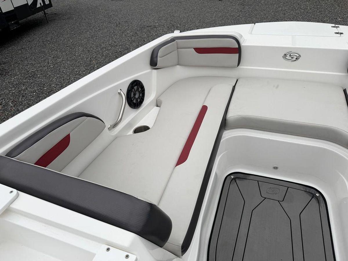 Used 2023 Hurricane SunDeck Sport 205 OB