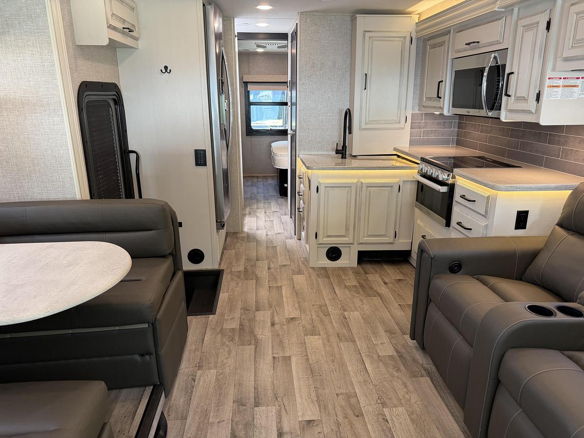 Used 2023 Jayco precept 31UL