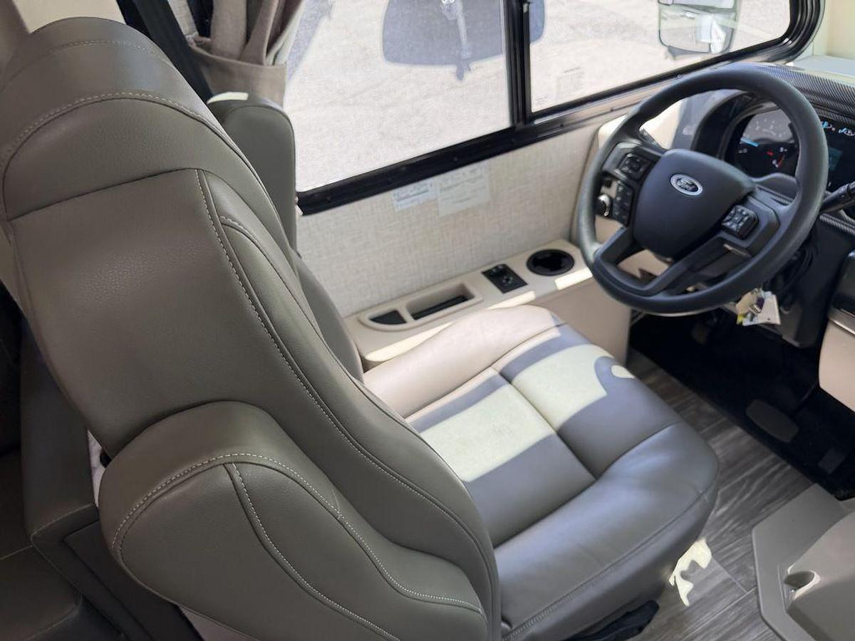 Used 2025 Thor Geneva
