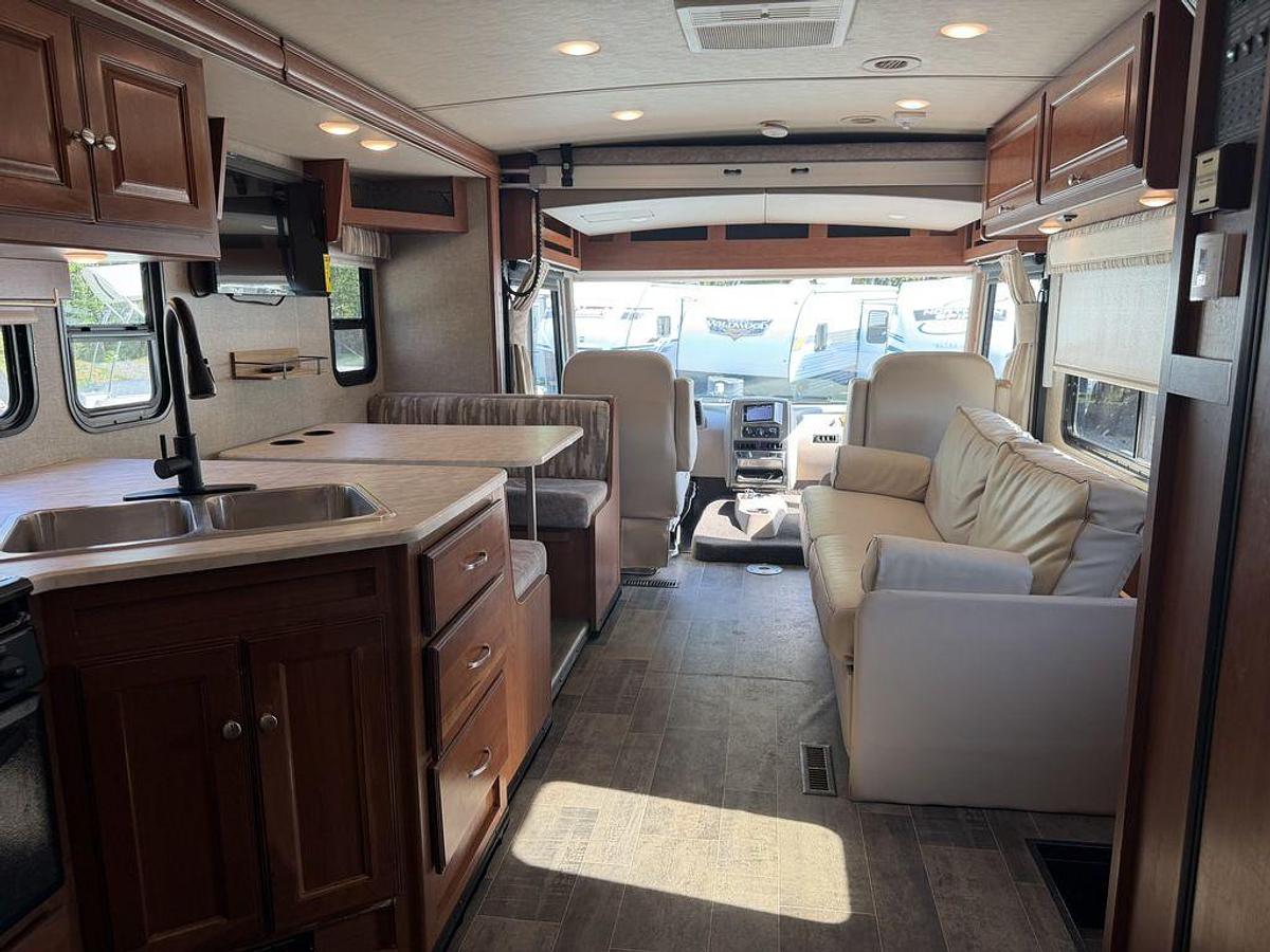 Used 2018 Winnebago Vista 27PE
