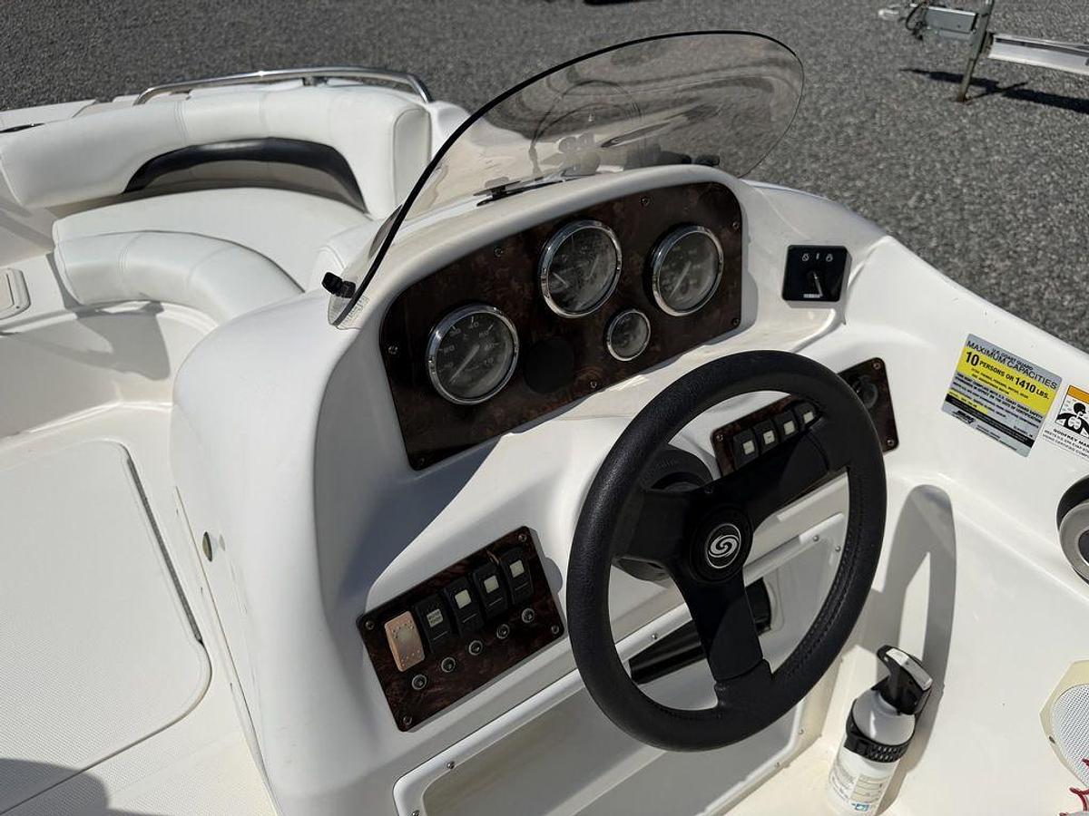 Used 2012 Hurricane Sundeck 188