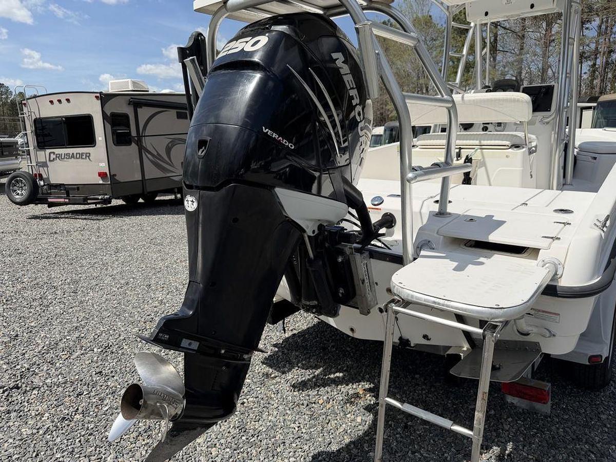 Used 2009 Boston Whaler 230 Dauntless