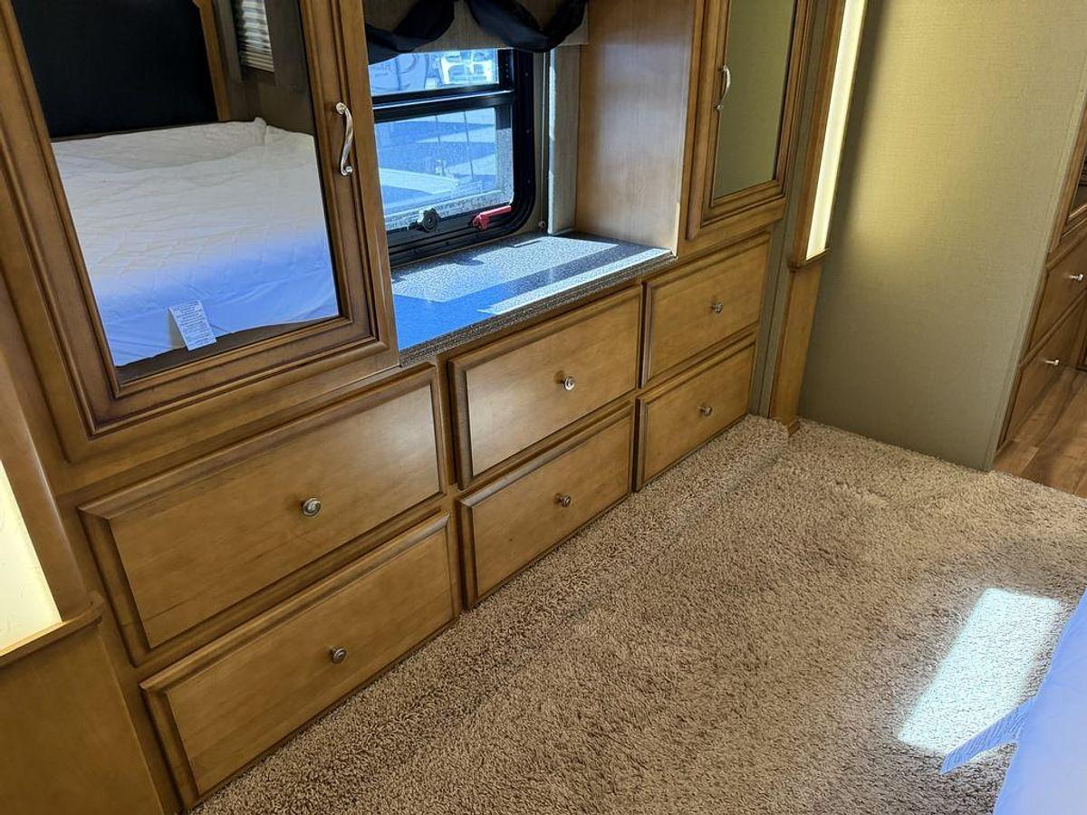 Used 2014 Newmar Canyon Star 3953
