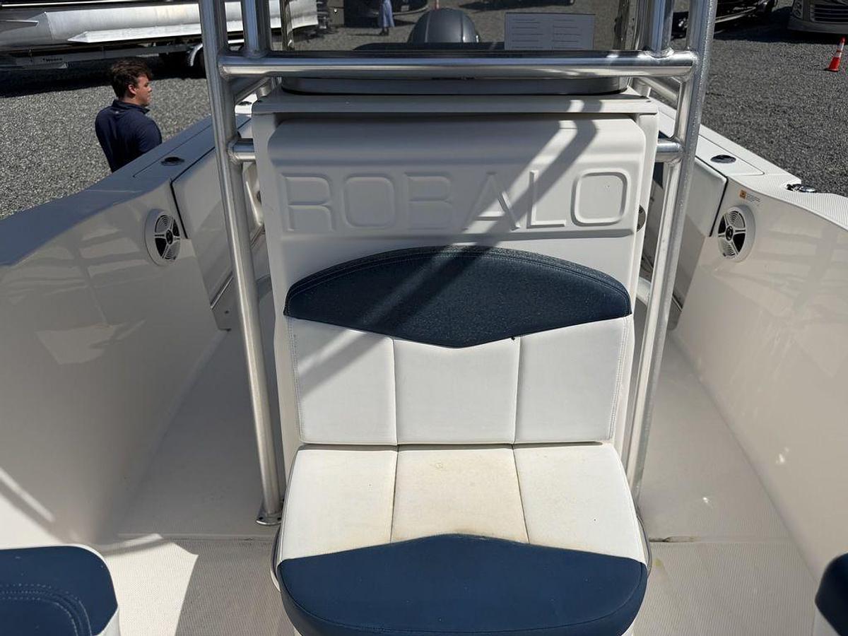 Used 2019 Robalo R200
