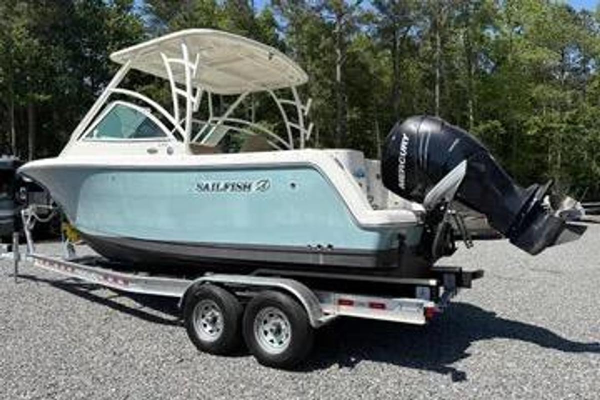 Used 2017 Sailfish 245