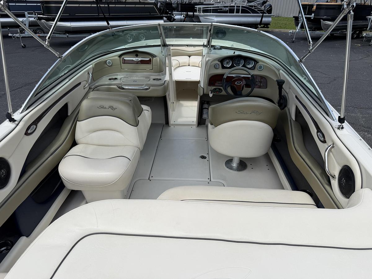 Used 2005 Sea Ray 220 Select