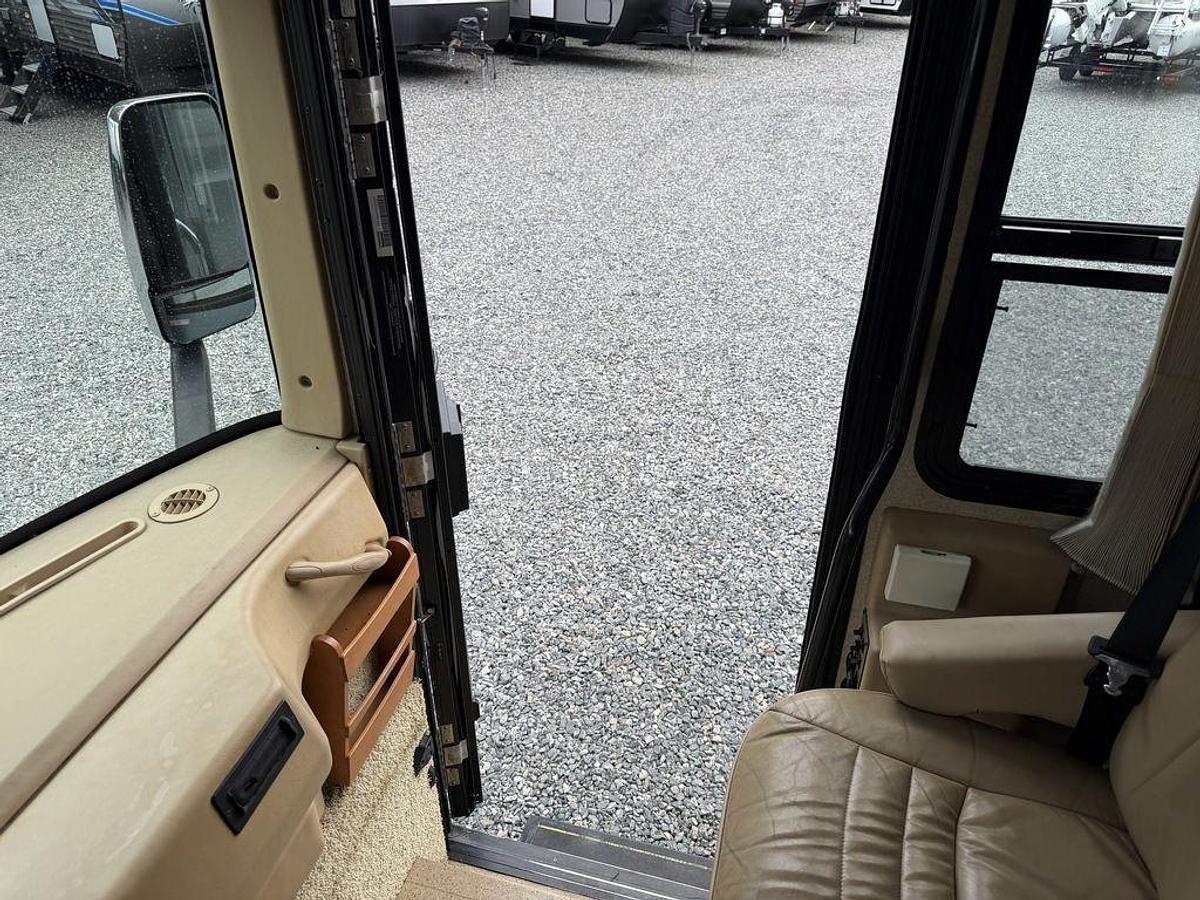 Used 2007 Winnebago Journey 39K
