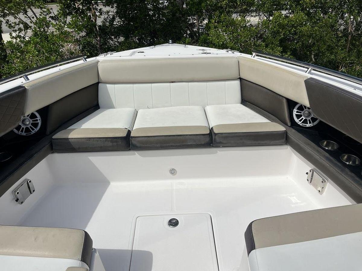 Used 2014 Regal 3200