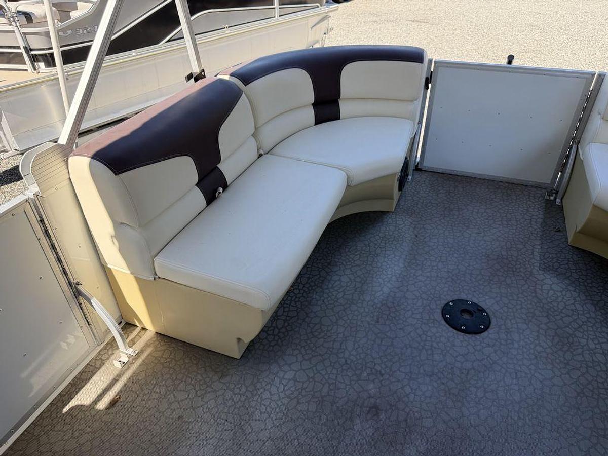 Used 2021 Lexington 321