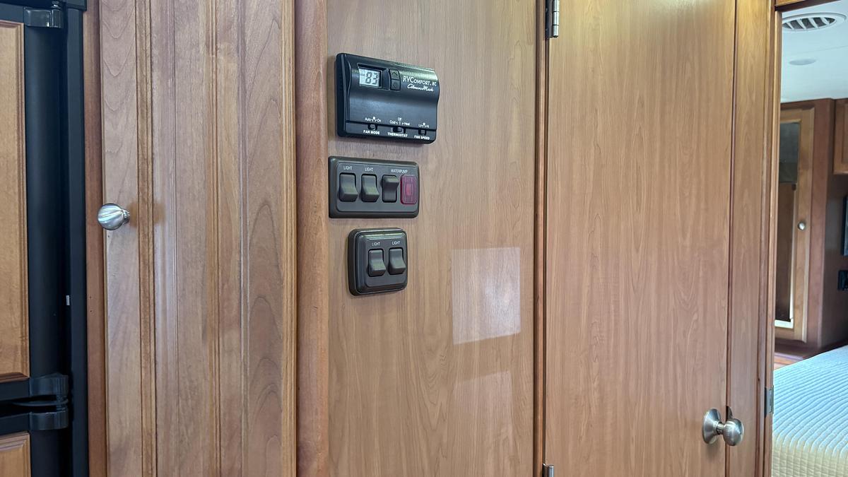 Used 2011 Tiffin Breeze M-28BR