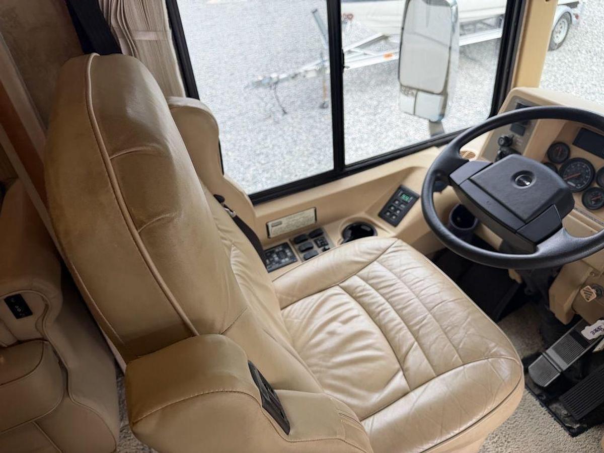 Used 2007 Winnebago Journey 39K