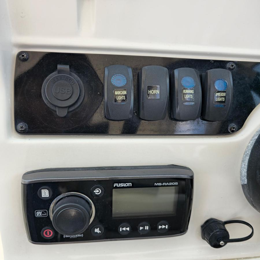 Used 2017 Sailfish 245