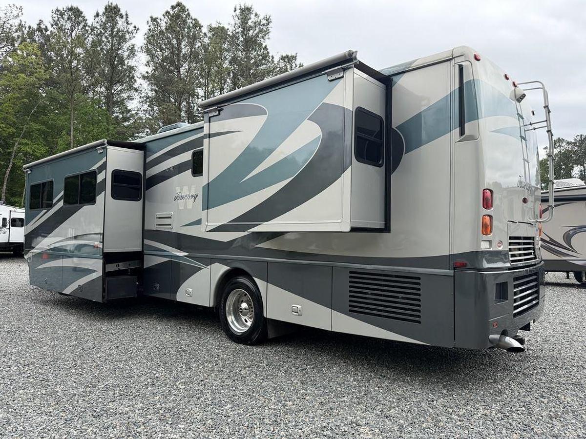 Used 2007 Winnebago Journey 39K