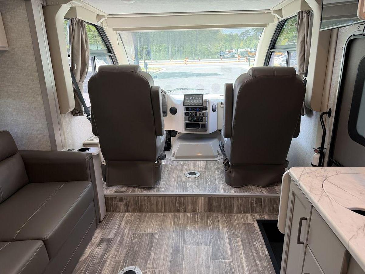 Used 2025 Thor Geneva