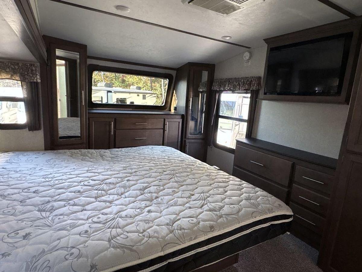 Used 2019 Keystone Cougar 361RLW