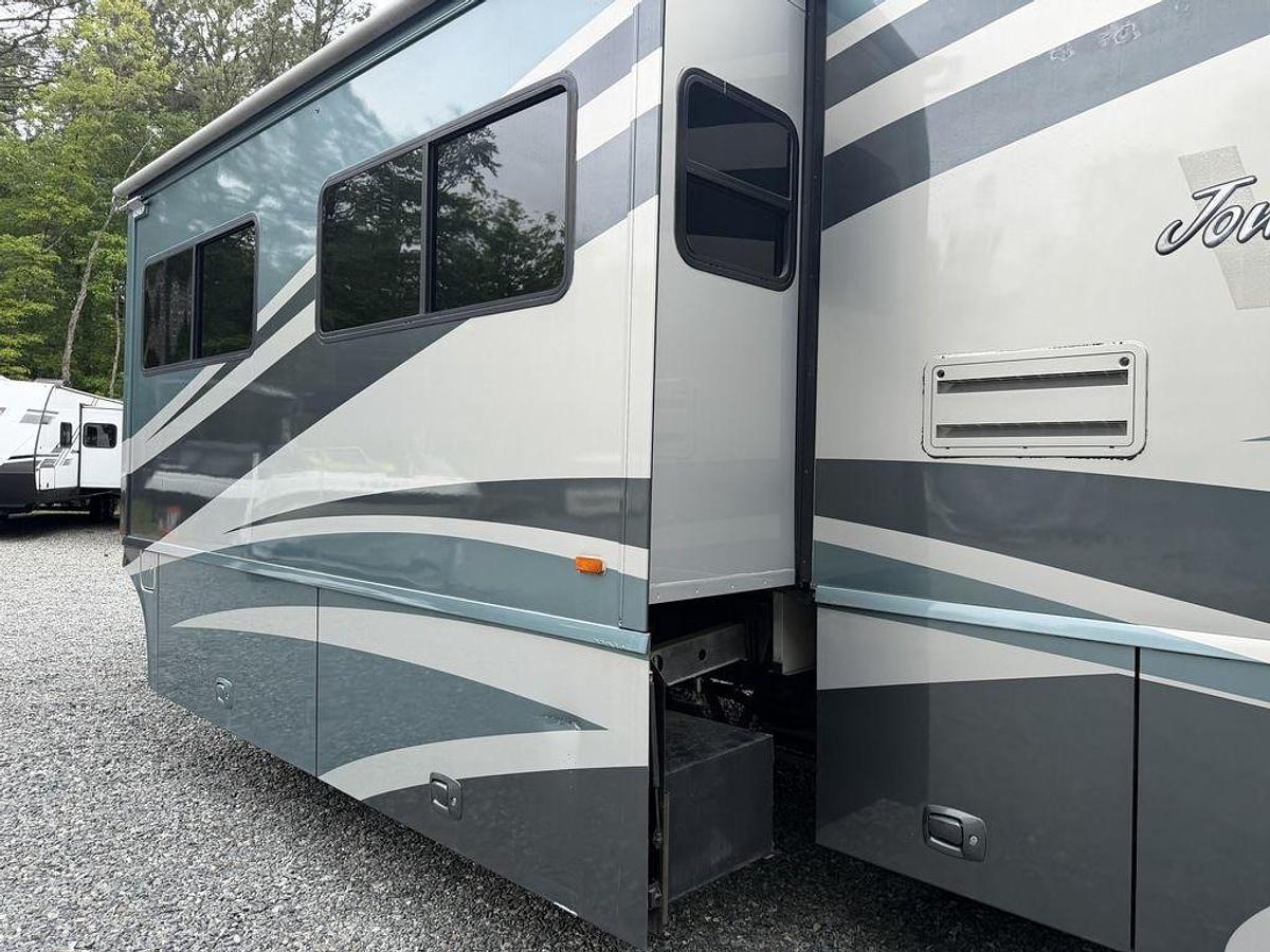 Used 2007 Winnebago Journey 39K