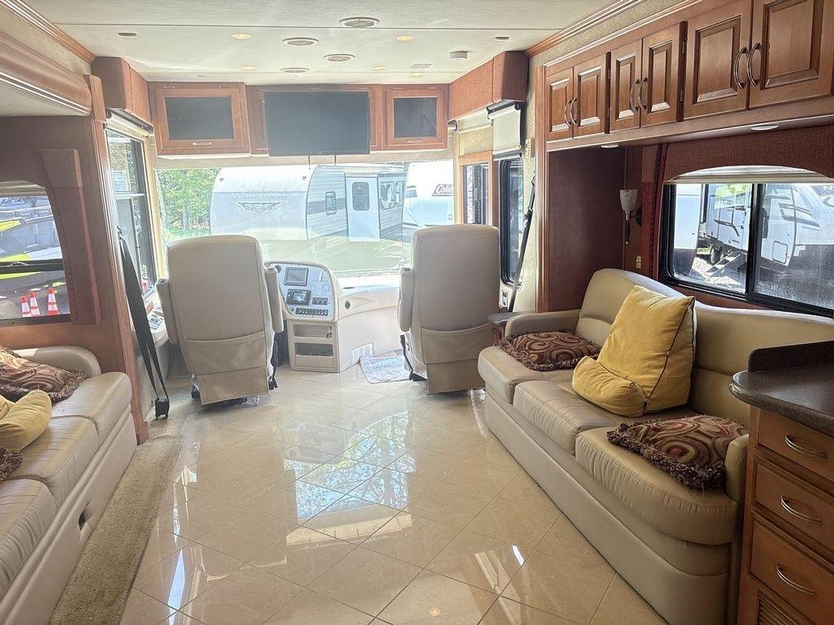 Used 2010 Newmar Ventana M-4333