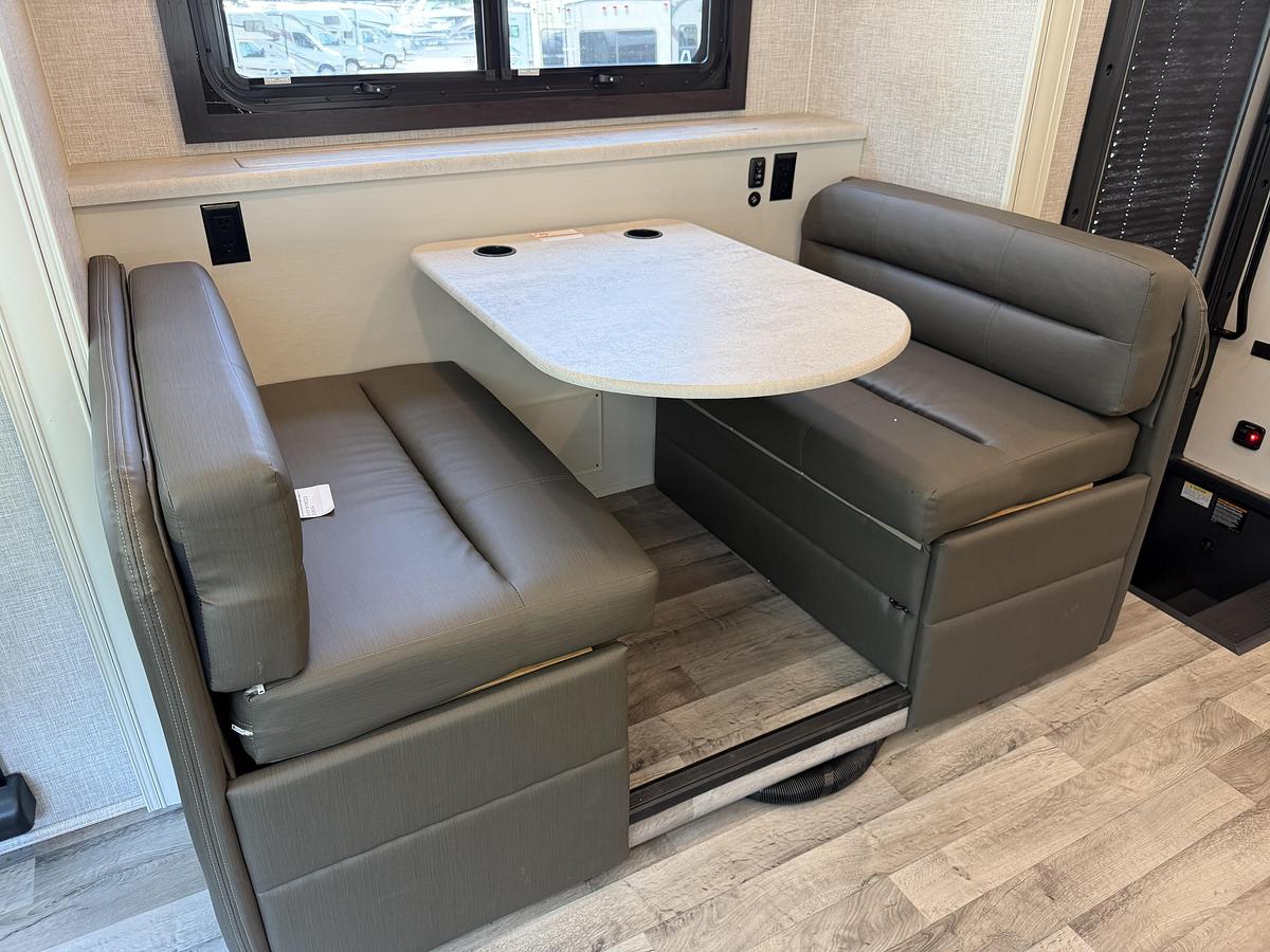 Used 2023 Jayco precept 31UL