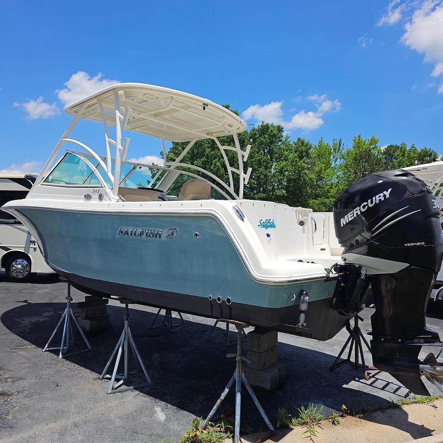 Used 2017 Sailfish 245