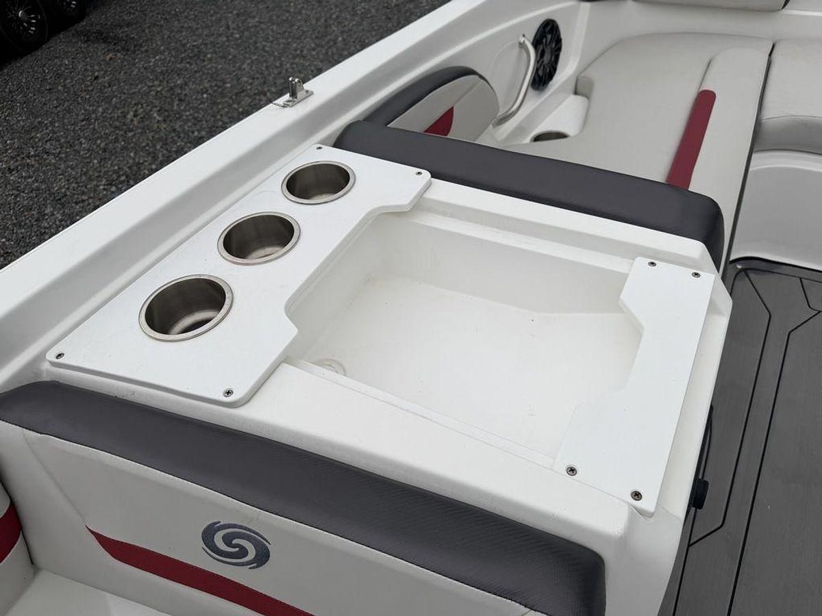 Used 2023 Hurricane SunDeck Sport 205 OB