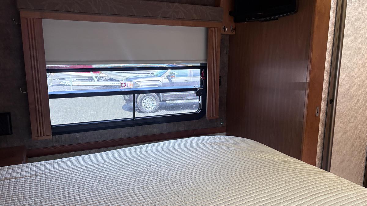 Used 2011 Tiffin Breeze M-28BR