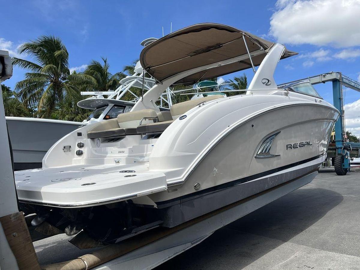 Used 2014 Regal 3200