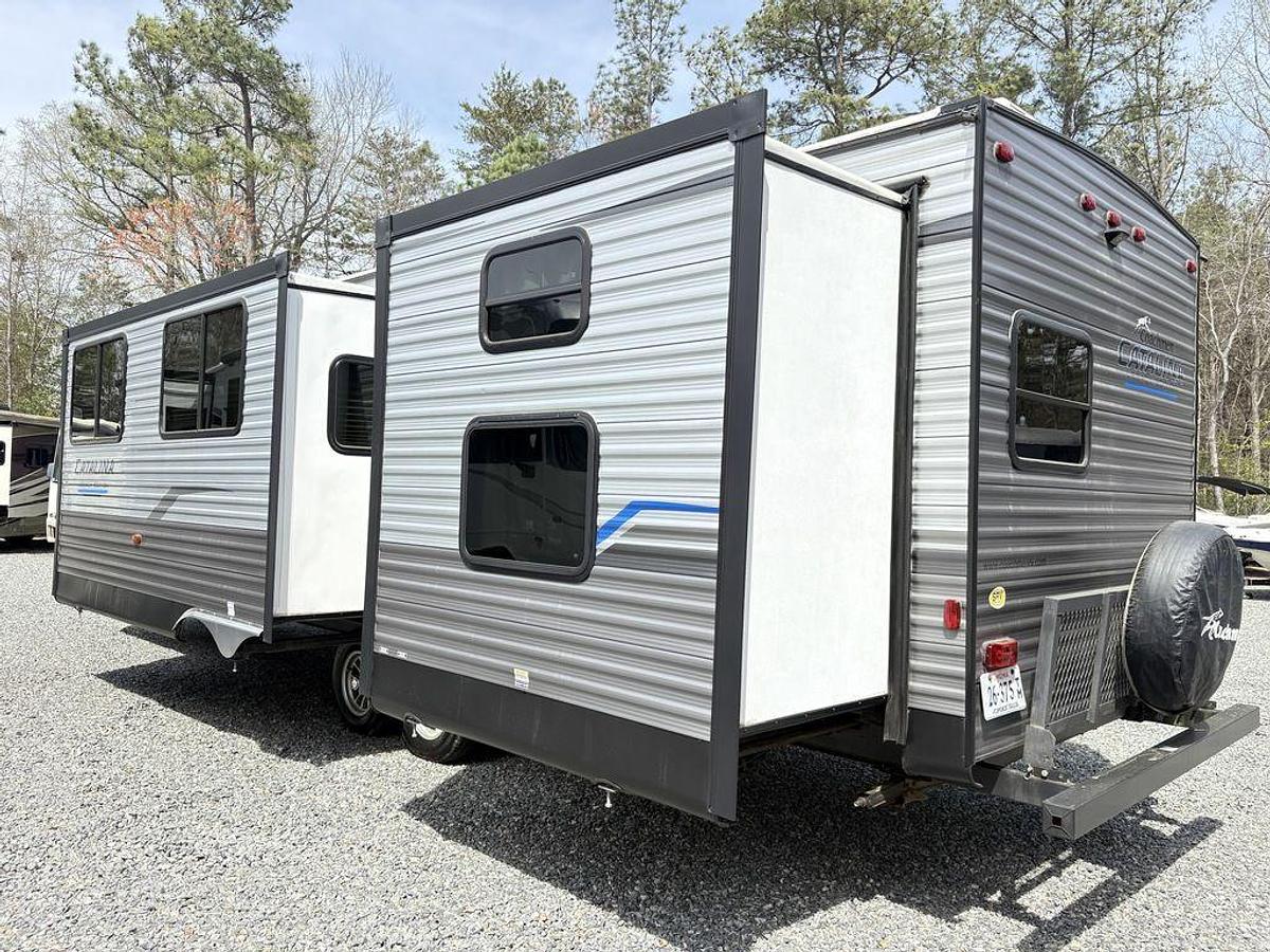Used 2022 Coachmen Catalina Legacy Series M-323 BHDSCK