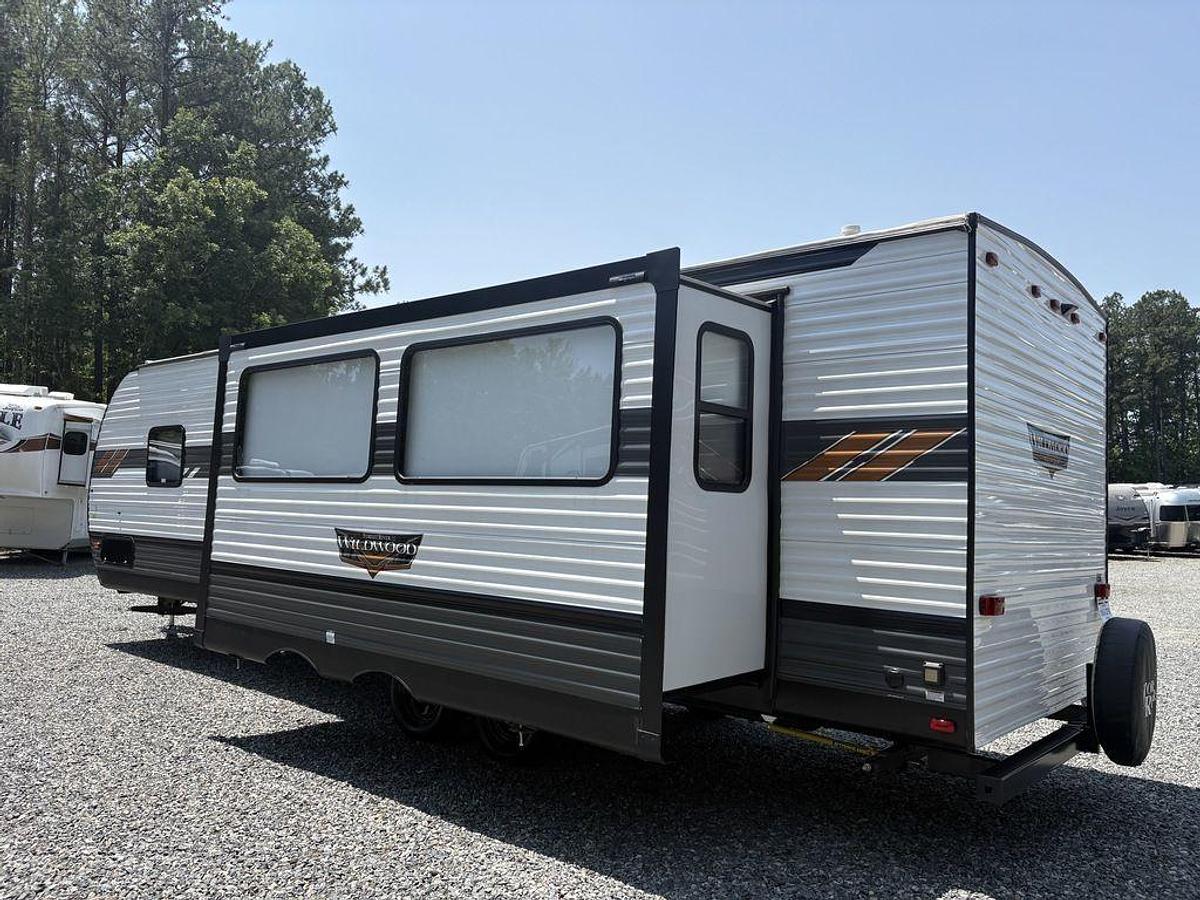 Used 2022 Forest River Wildwood Midwest 27RK