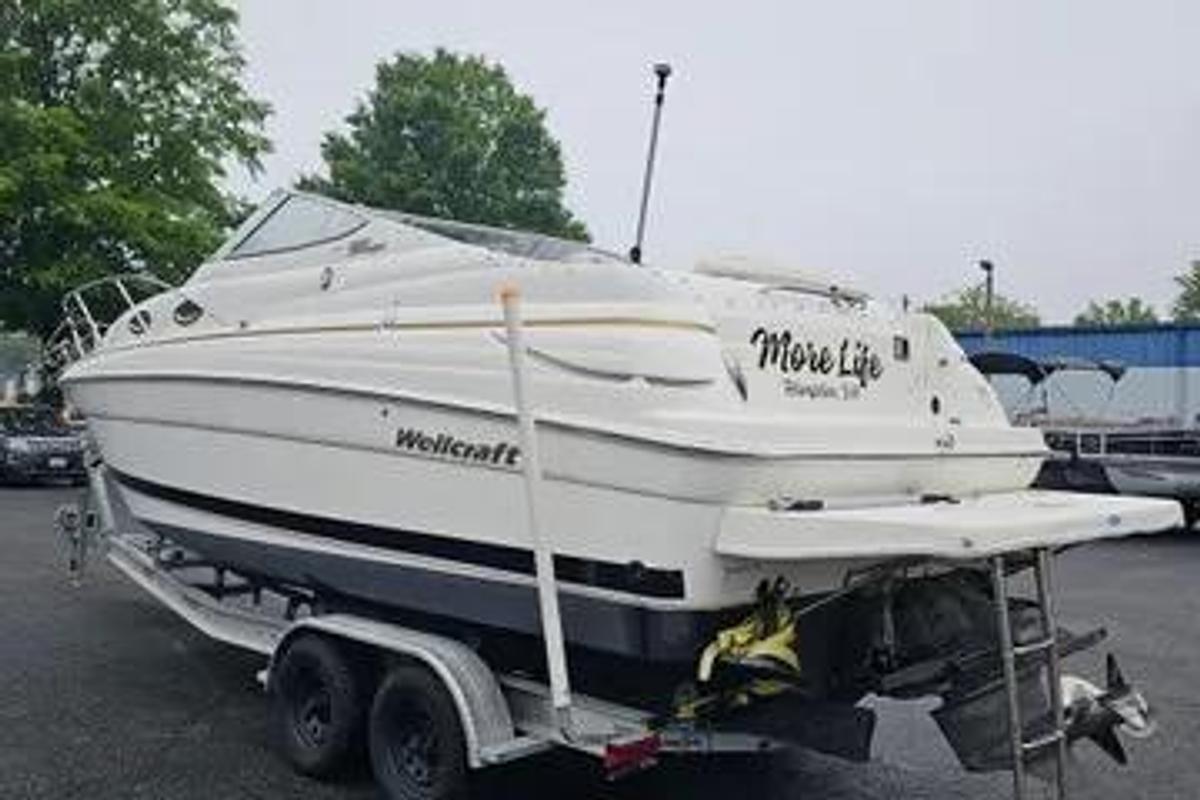 Used 2002 Wellcraft 2600
