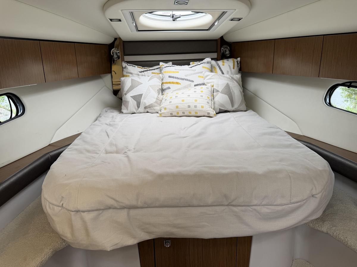 Used 2021 Cruisers Yachts 35 Express