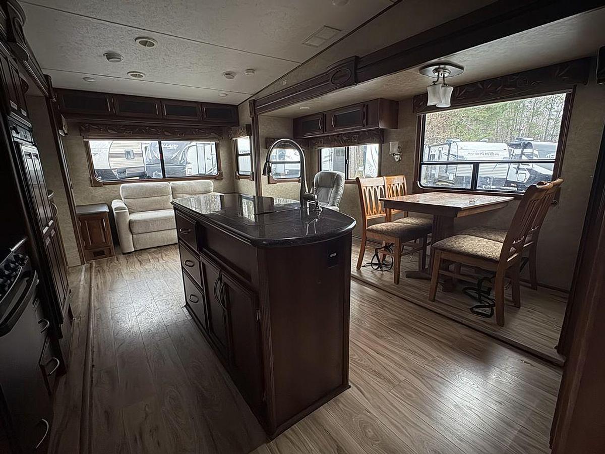 Used 2015 Prime Time Crusader 295RST