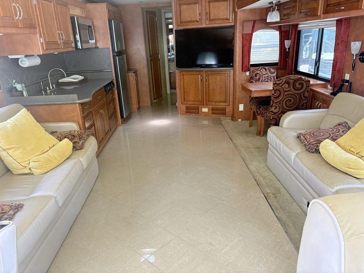 Used 2010 Newmar Ventana M-4333