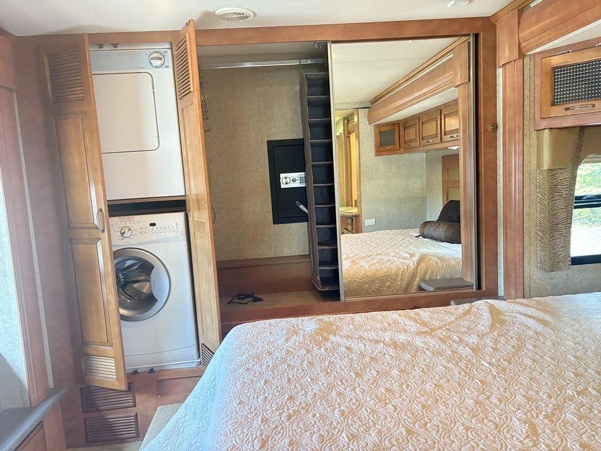 Used 2010 Newmar Ventana M-4333