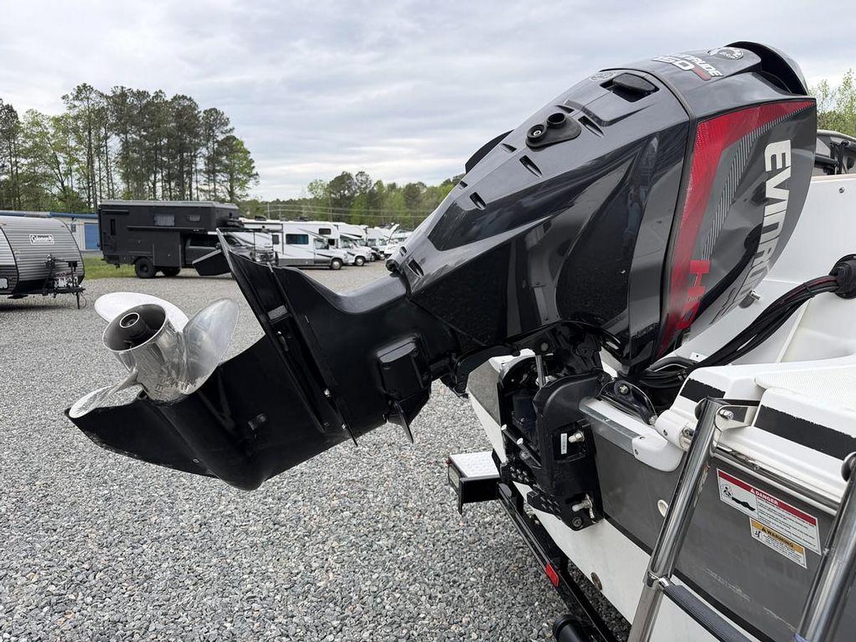Used 2016 Hurricane SS202