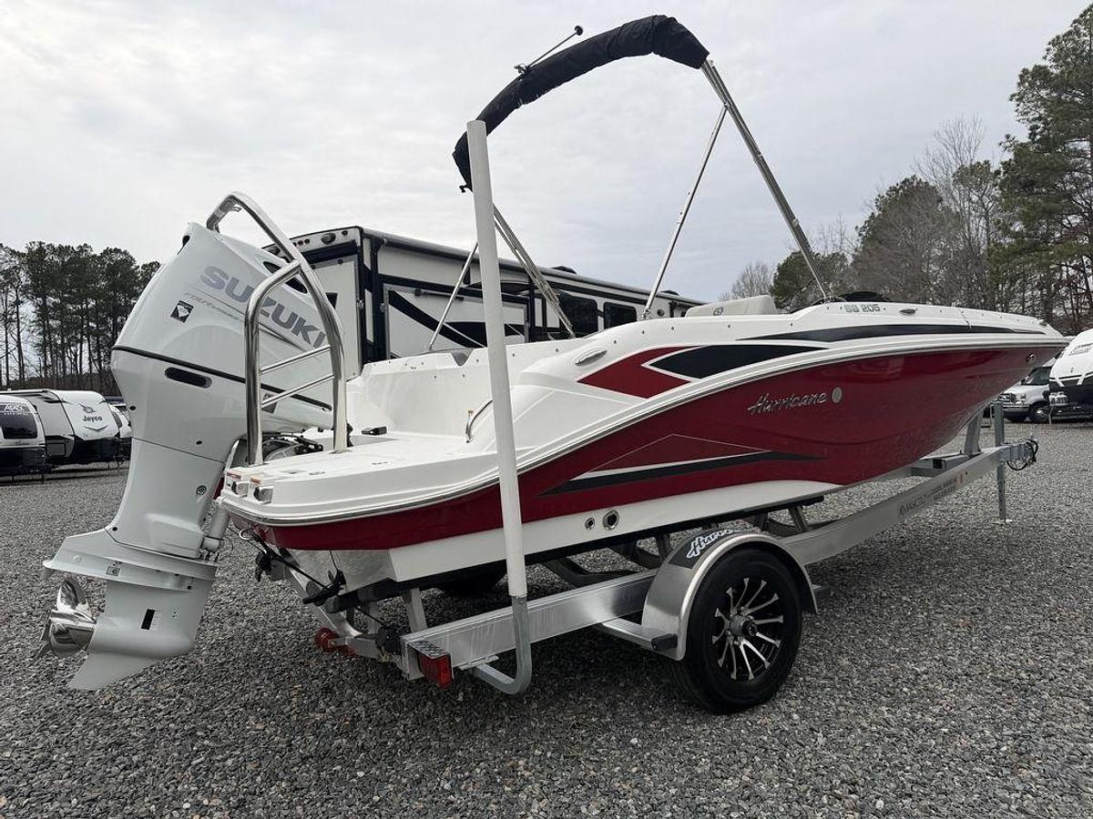 Used 2023 Hurricane SunDeck Sport 205 OB
