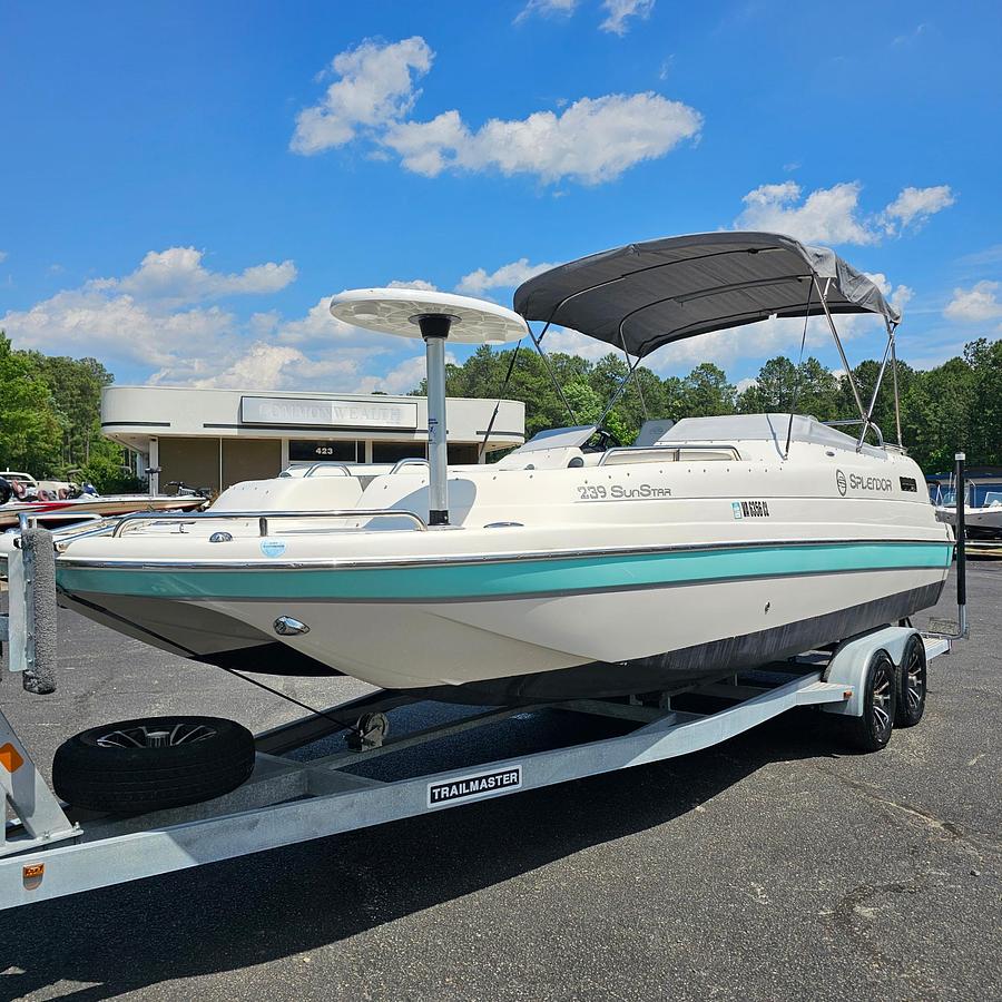 Used 2022 Splendor Boats 239 Sunstar
