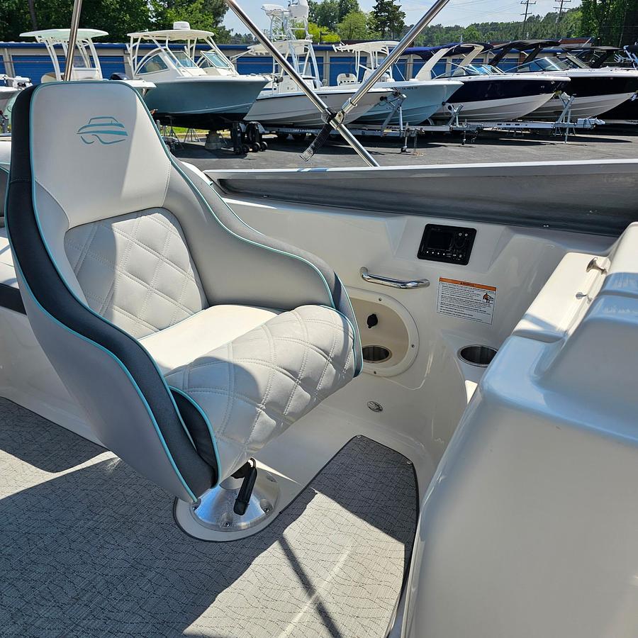Used 2022 Splendor Boats 239 Sunstar