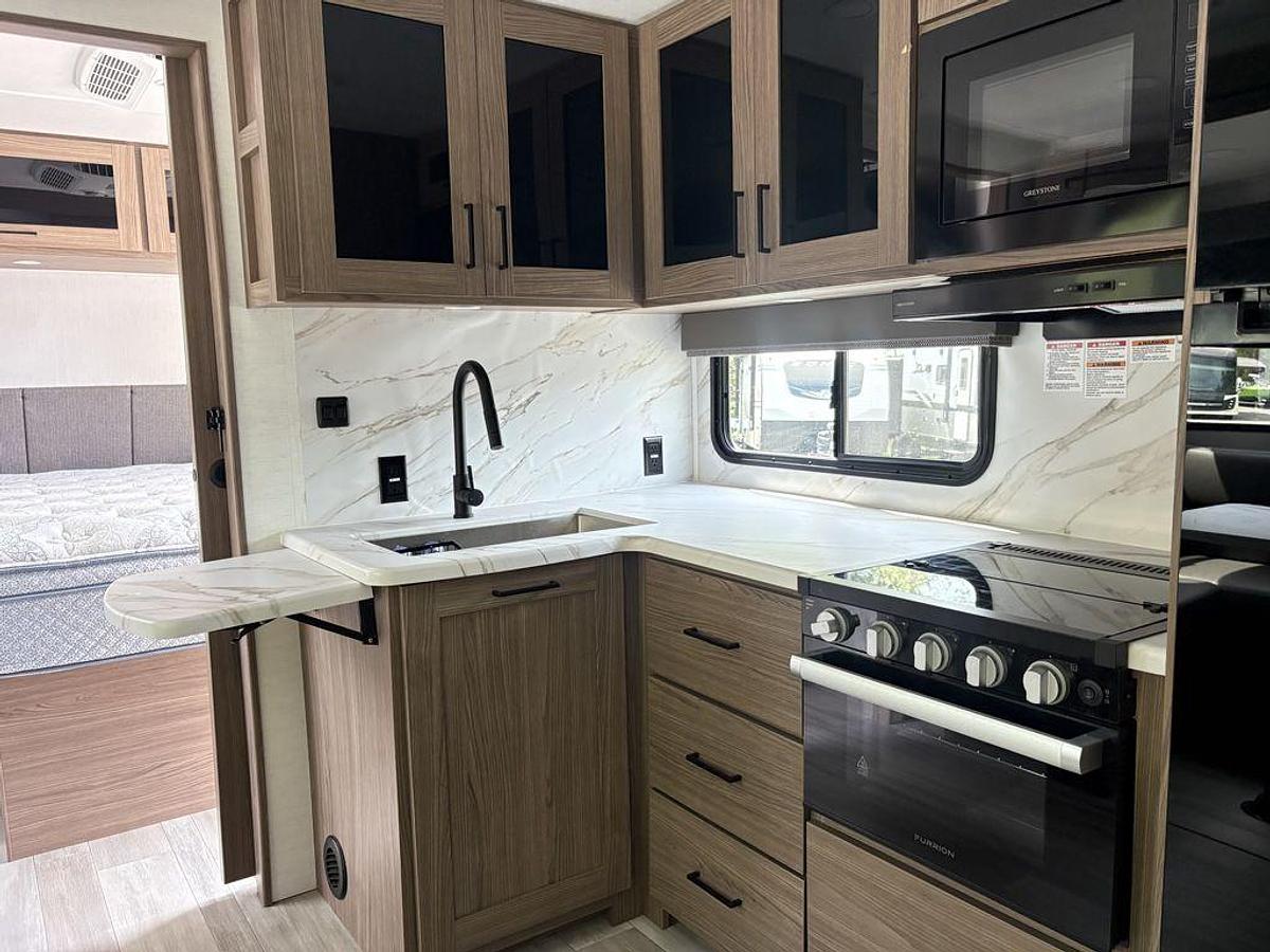 Used 2024 Alliance Delta 281BH