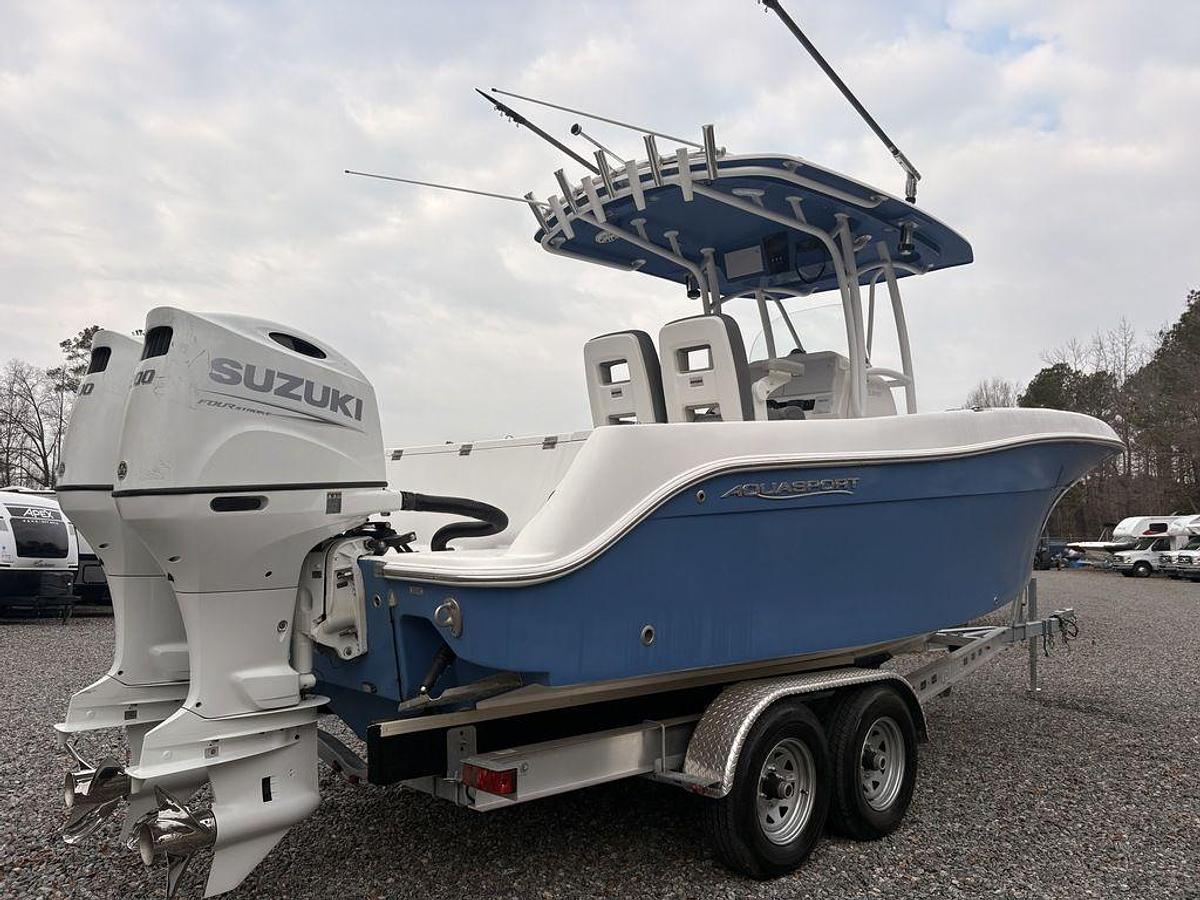 Used 2022 Aquasport 2500 Center Console