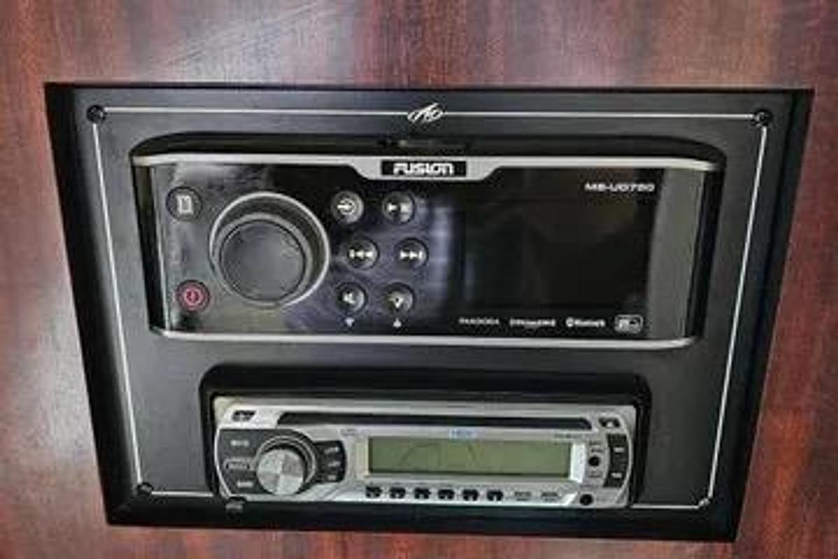 Used 2016 Monterey 295