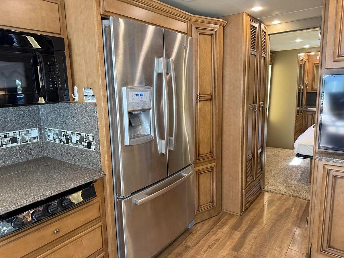 Used 2014 Newmar Canyon Star 3953