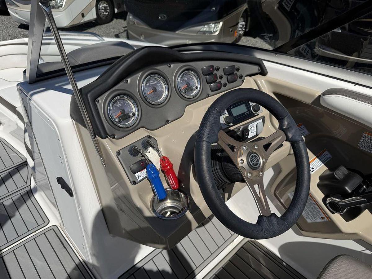 Used 2014 Yamaha 242 Limited