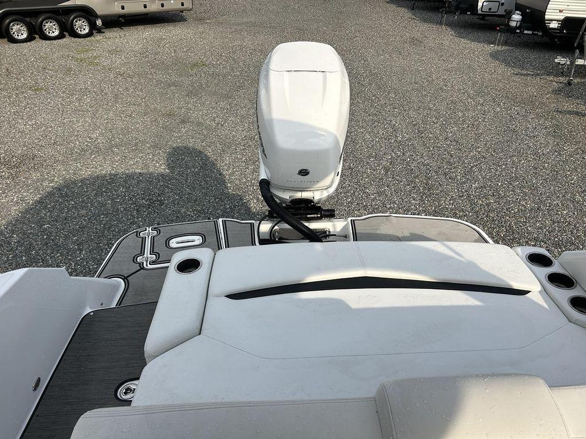 Used 2023 Four Winns HD8