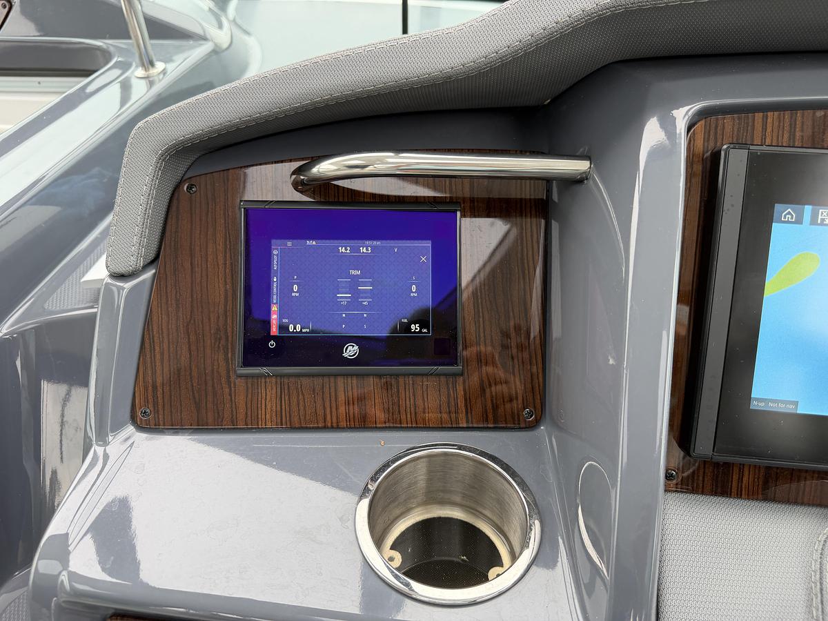 Used 2021 Cruisers Yachts 35 Express