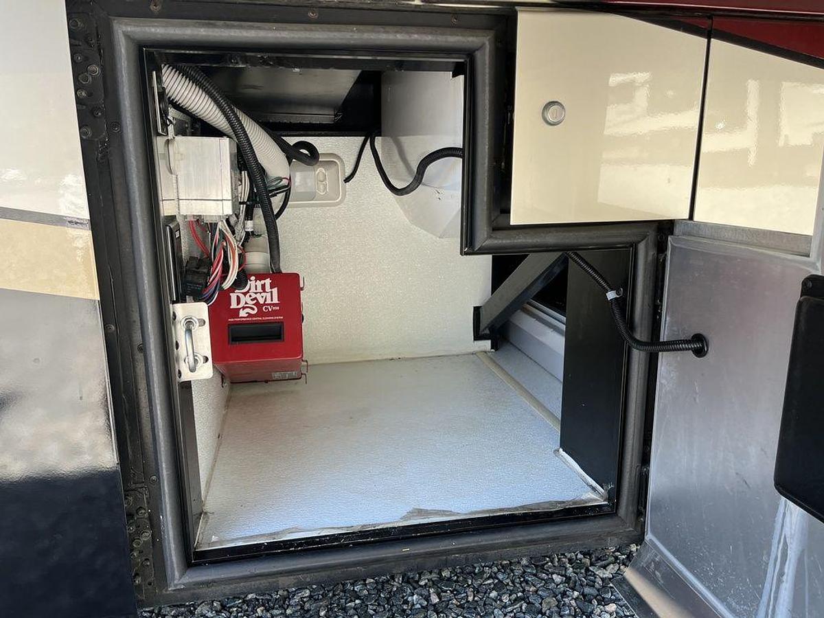 Used 2012 American Coach Revolution 42W