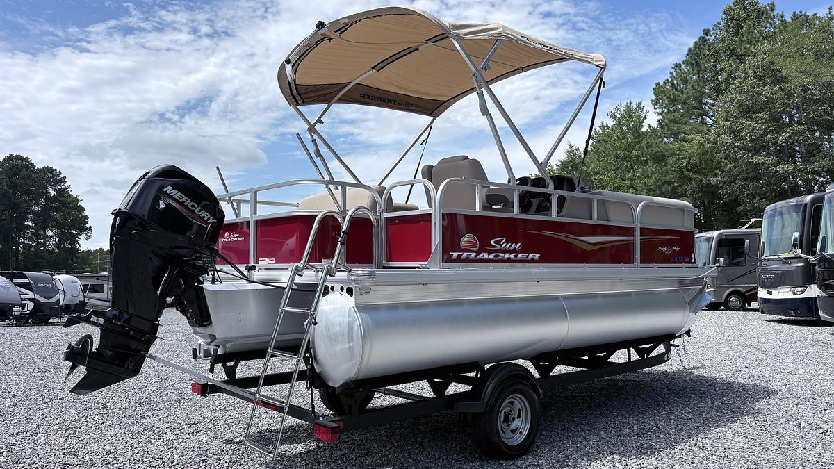 Used 2025 Suntracker Party Barge 18 DLX