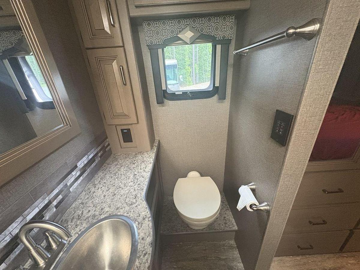 2020 Thor Motor Coach Hurricane 35M