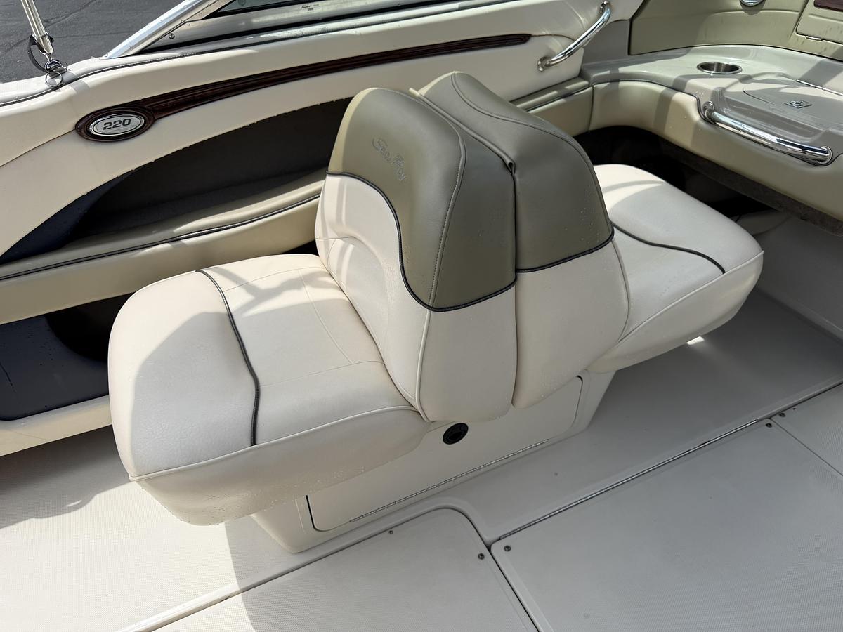 Used 2005 Sea Ray 220 Select